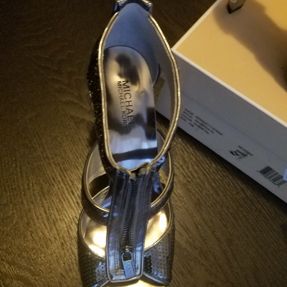 Shoes - Picture 3 of 6